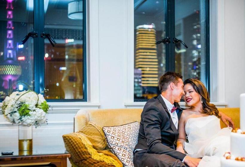 سوئیت با چشم‌انداز رودخانه, Fairmont Peace Hotel On The Bund