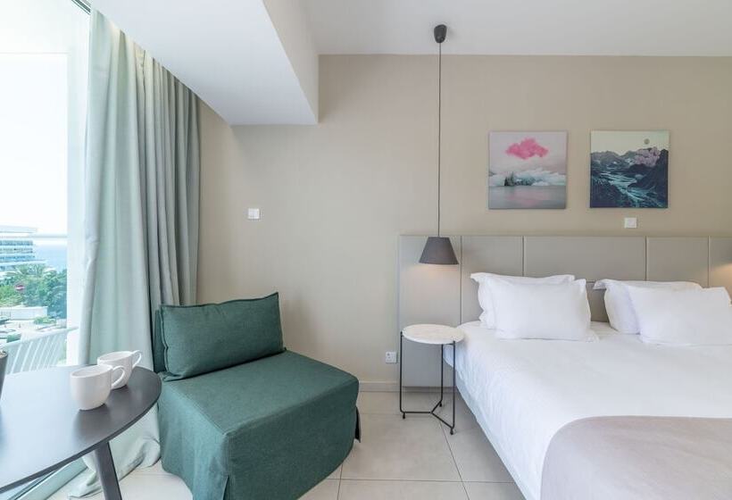 اتاق سوپریور با چشم‌انداز جانبی دریا, Napa Mermaid Hotel & Suites