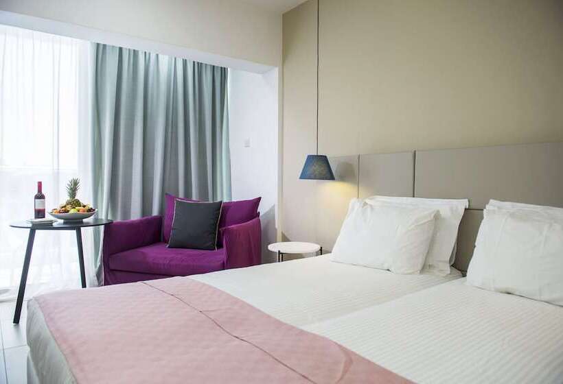 اتاق سوپریور با چشم‌انداز جانبی دریا, Napa Mermaid Hotel & Suites