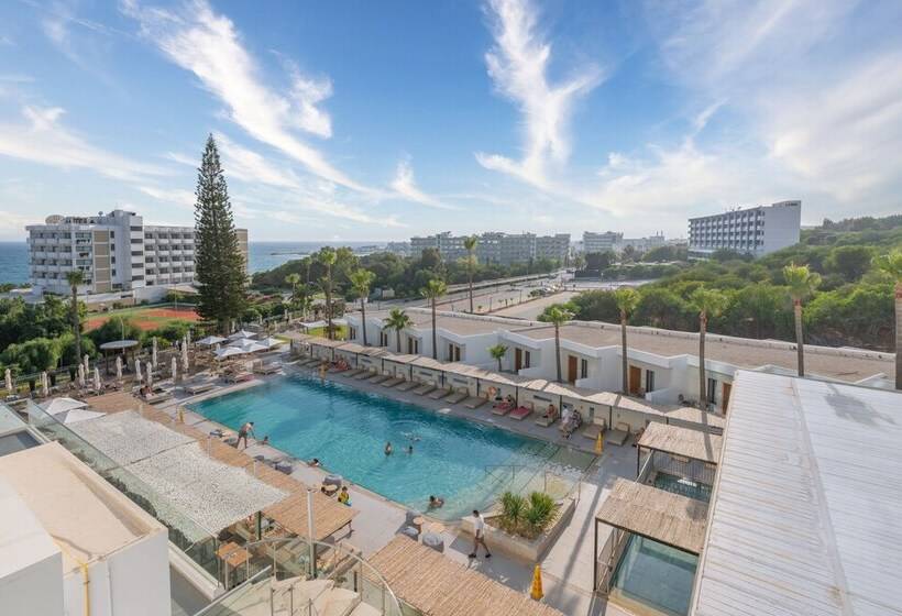 اتاق اساندارد با چشم‌انداز جانبی به دریا, Napa Mermaid Hotel & Suites