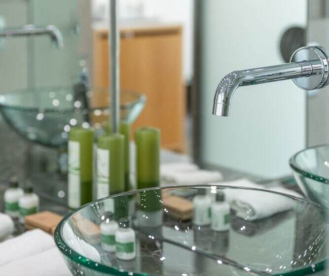 اتاق اساندارد با چشم‌انداز جانبی به دریا, Napa Mermaid Hotel & Suites