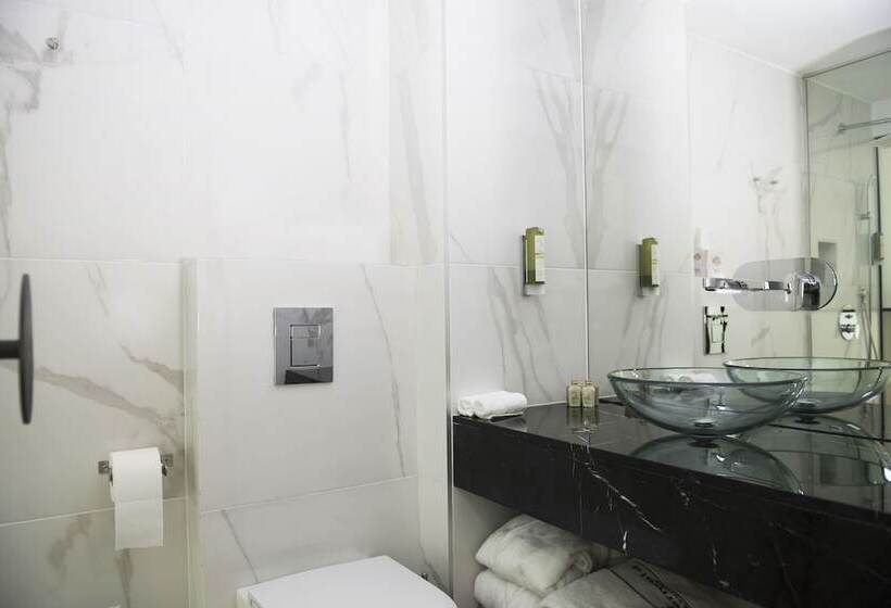 اتاق اساندارد با چشم‌انداز جانبی به دریا, Napa Mermaid Hotel & Suites