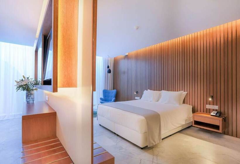 اتاق استاندارد با چشم‌انداز استخر, Radisson Beach Resort Larnaca