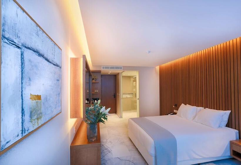 اتاق استاندارد با چشم‌انداز استخر, Radisson Beach Resort Larnaca