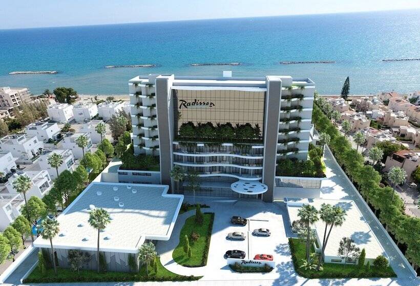 جناح مطلّ علي حمام السباحة, Radisson Beach Resort Larnaca