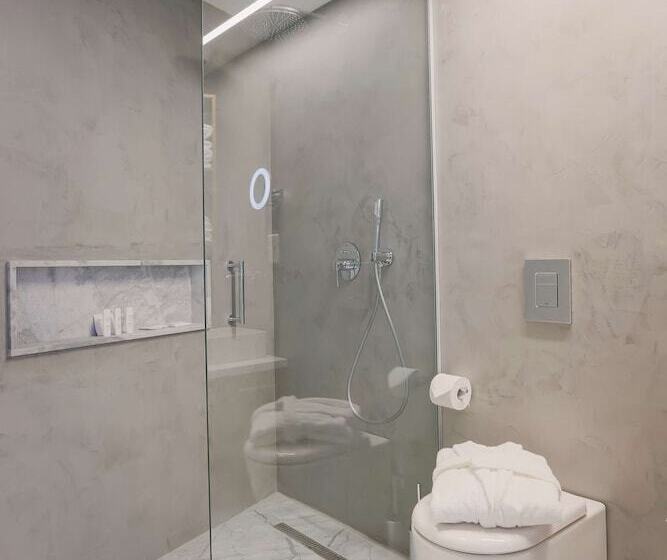 سوییت با چشم‌انداز استخر, Radisson Beach Resort Larnaca