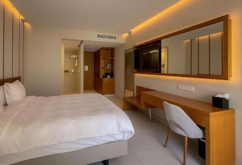 سوییت با چشم‌انداز دریا, Radisson Beach Resort Larnaca