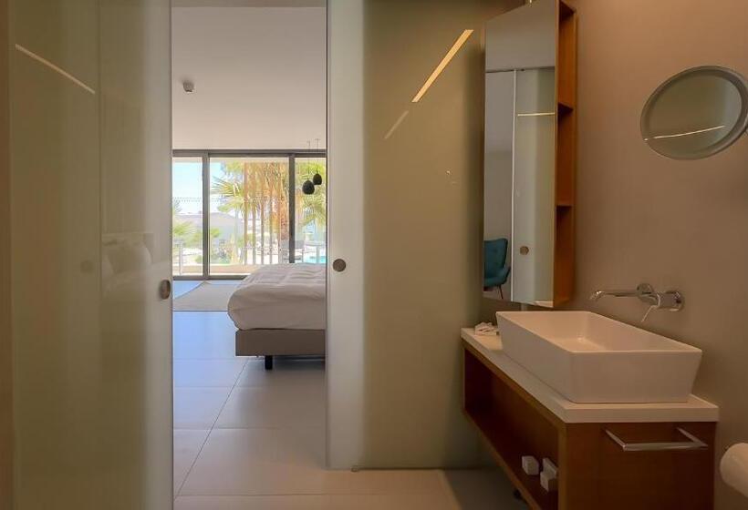 سوییت با چشم‌انداز دریا, Radisson Beach Resort Larnaca