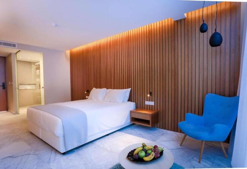 اتاق استاندارد با چشم‌انداز استخر, Radisson Beach Resort Larnaca