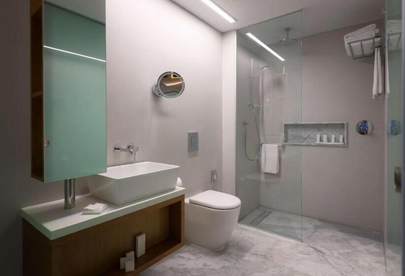 سوییت جونیور با چشم‌انداز دریا, Radisson Beach Resort Larnaca