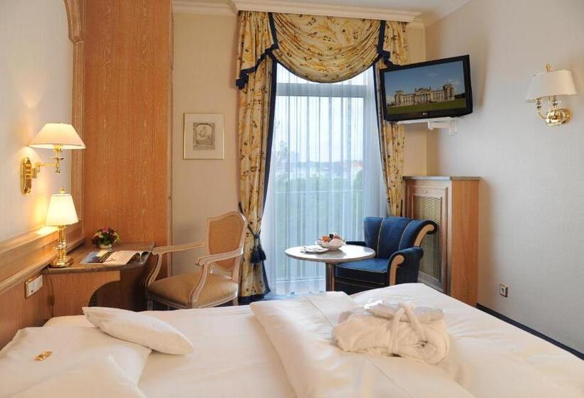 اتاق استاندارد با چشم‌انداز دریاچه, Ringhotel Seehof