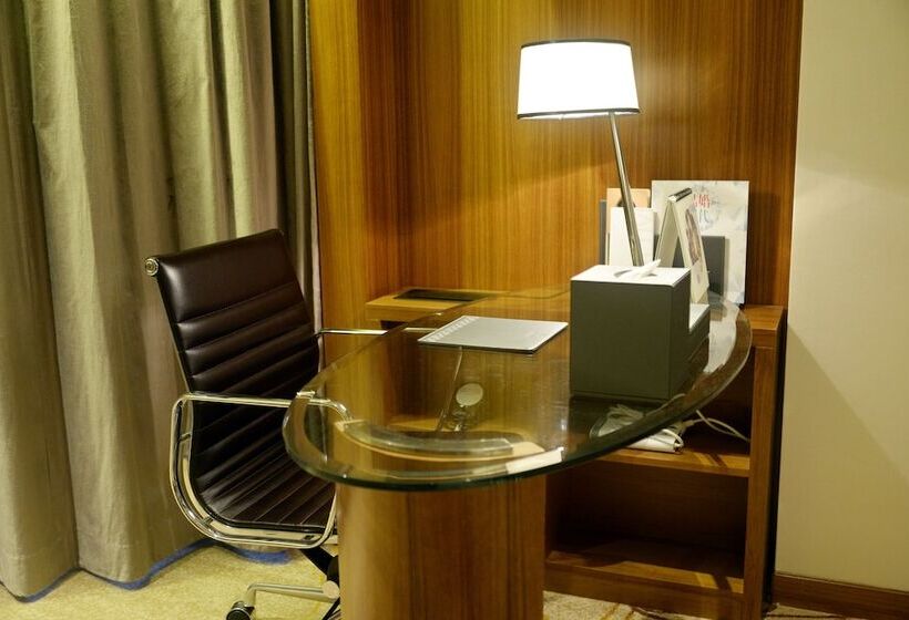 سوییت لوکس, Shantou International