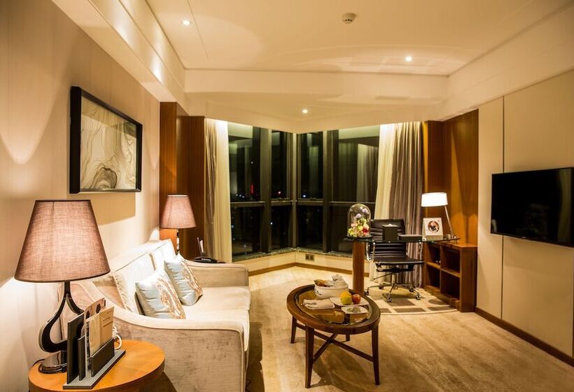 سوییت لوکس, Shantou International
