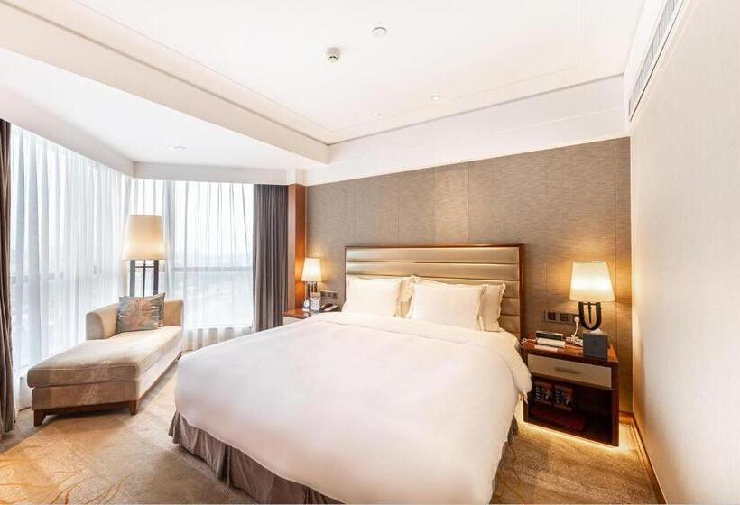 اتاق اجرایی با تخت بزرگ, Shantou International