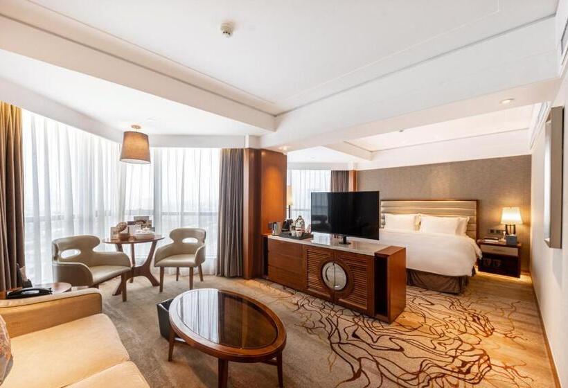 اتاق اجرایی با تخت بزرگ, Shantou International