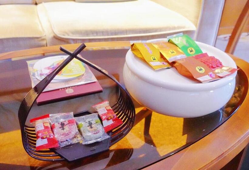 سوییت لوکس, Shantou International