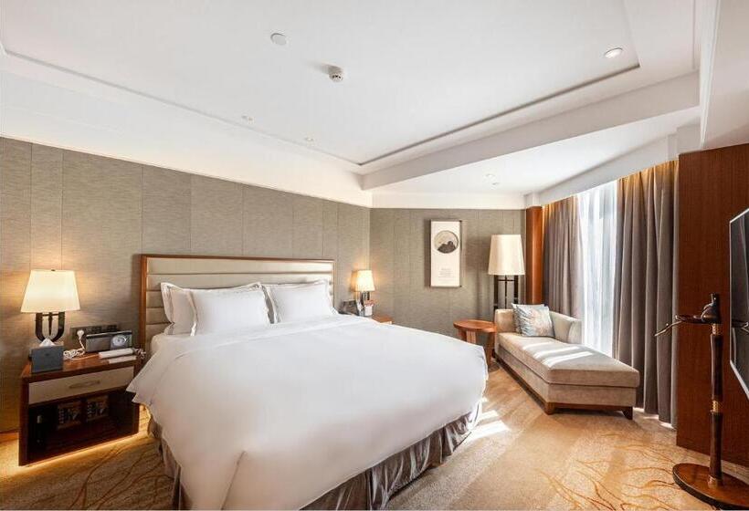 سوییت لوکس, Shantou International