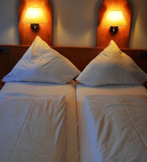 اتاق استاندارد چهار تخته, Steens