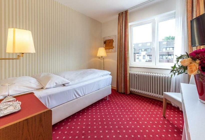 Standard Single Room, Alte Post