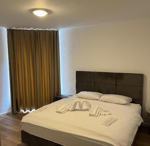 سوییت لوکس, Bayrischer Hof