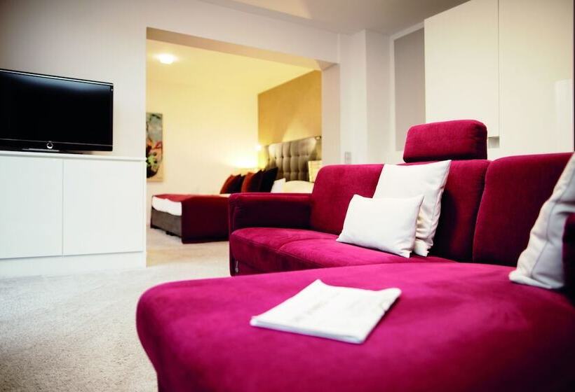 سوئیت پریمیوم, City Hotel Bosse