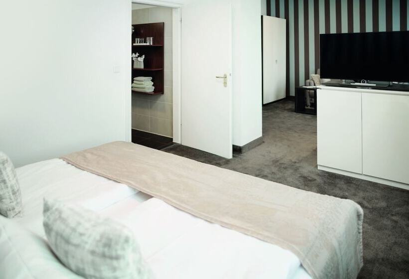 سوئیت پریمیوم, City Hotel Bosse
