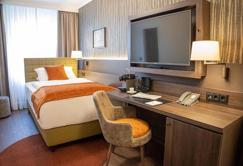 Номер Комфорт Индивидуальный, Essener Hof; Sure Hotel Collection By Best Western