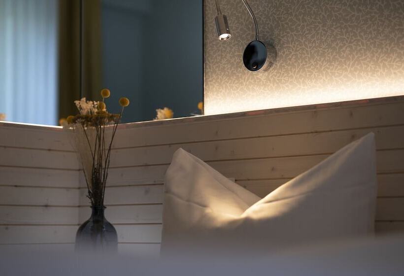 اتاق استاندارد سه نفره, Gartenhotel Fettehenne