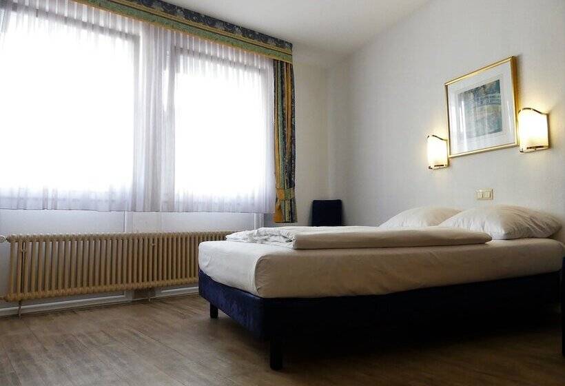 3-Bett-Standardzimmer, Konigshof The Arthouse