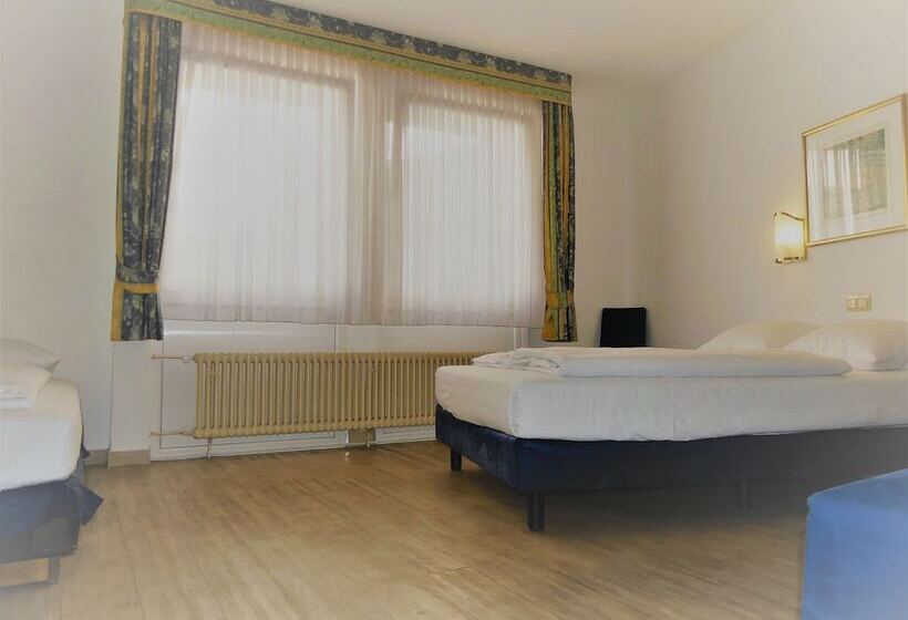 3-Bett-Standardzimmer, Konigshof The Arthouse