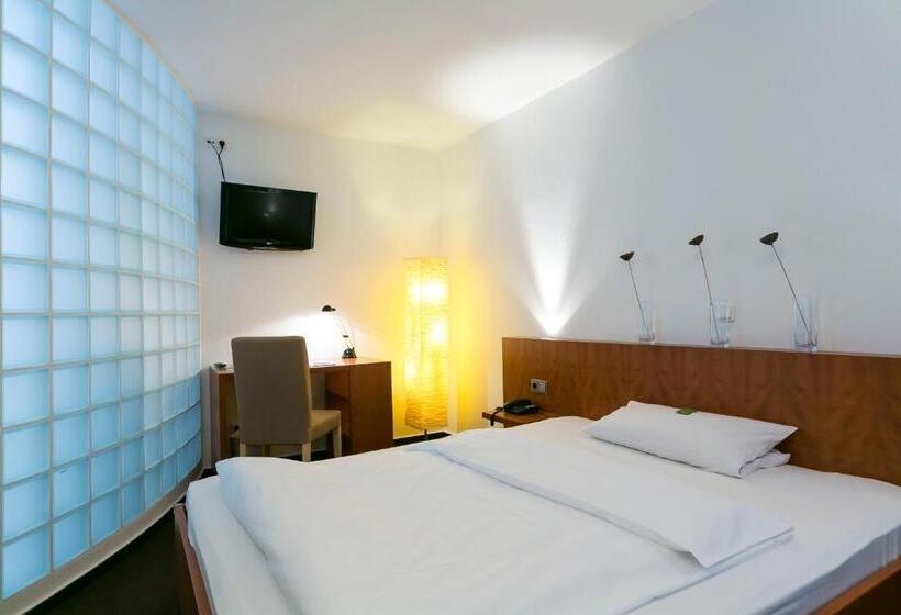 اتاق اکونومی یک تخته, Wald & Golfhotel Lottental