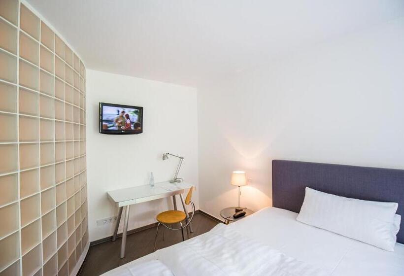 اتاق راحتی یک تخته, Wald & Golfhotel Lottental