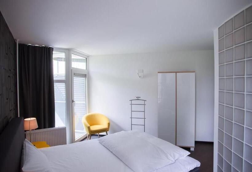اتاق راحتی یک تخته, Wald & Golfhotel Lottental