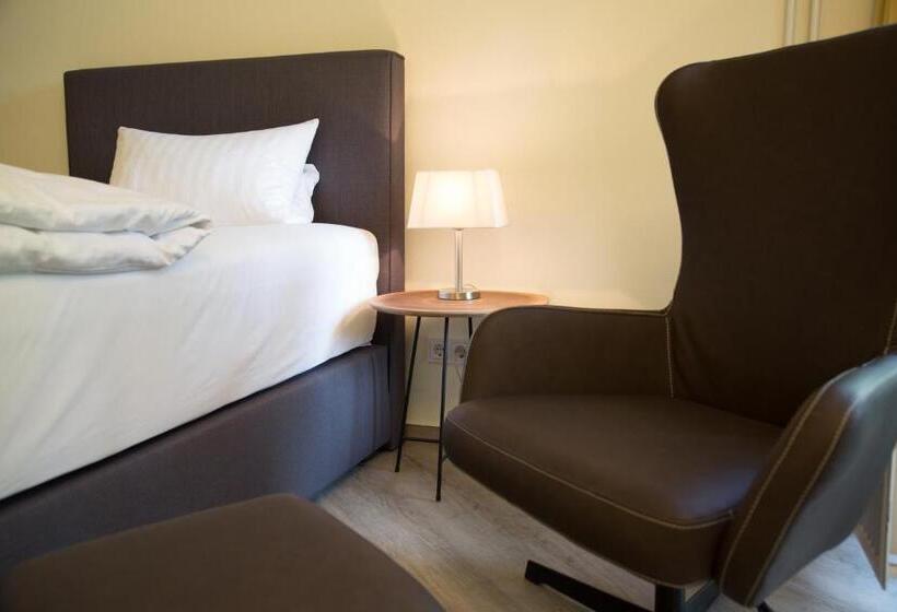 اتاق راحتی یک تخته, Wald & Golfhotel Lottental