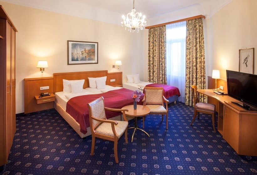 Habitación Triple Estándar, Centro Hotel National Frankfurt, Trademark Collection By Wyndham