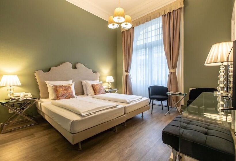 Quarto Classe Business, Monopol  Central Station