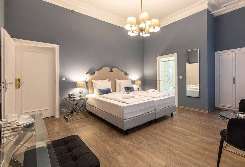 Quarto Classe Business, Monopol  Central Station