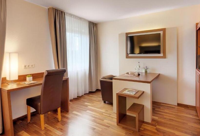 اتاق کلاسیک, Newton Heilbronn