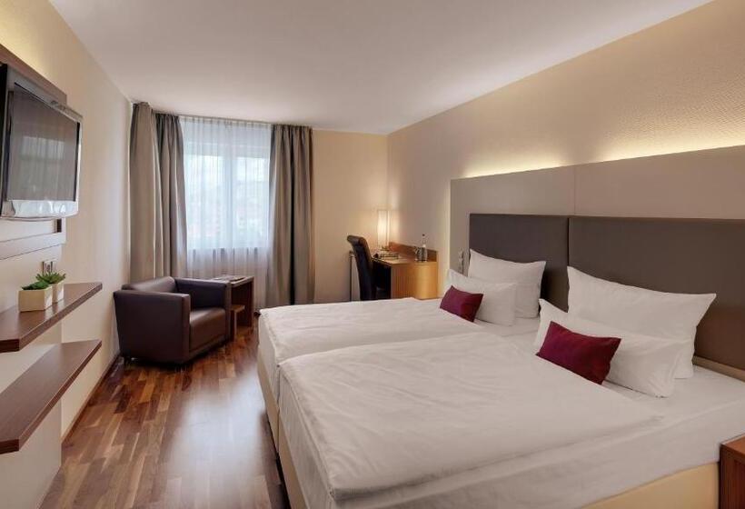 اتاق کلاسیک, Newton Heilbronn