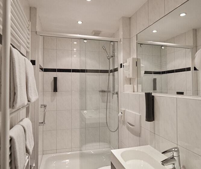 اتاق استاندارد یک نفره, Central Hotel Ringhotel Rüdesheim