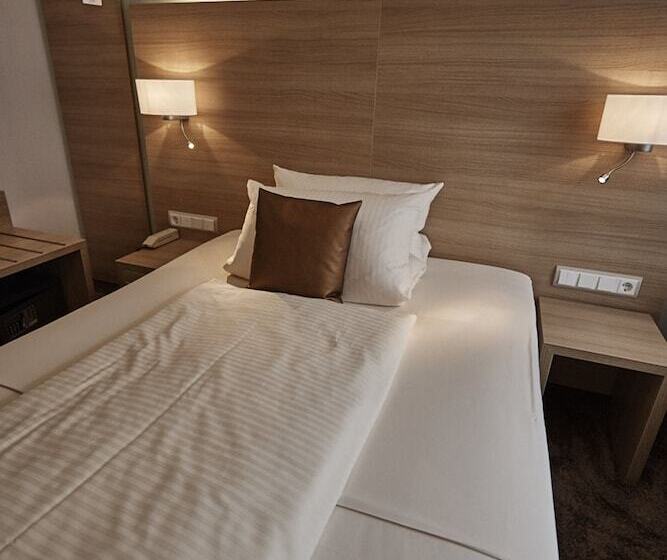 اتاق استاندارد یک نفره, Central Hotel Ringhotel Rüdesheim
