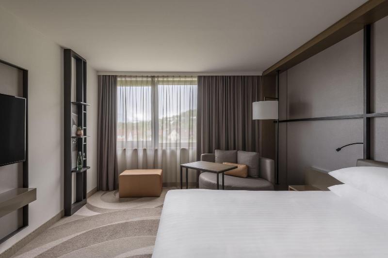 اتاق اجرایی با تخت بزرگ, Stuttgart Marriott Hotel Sindelfingen