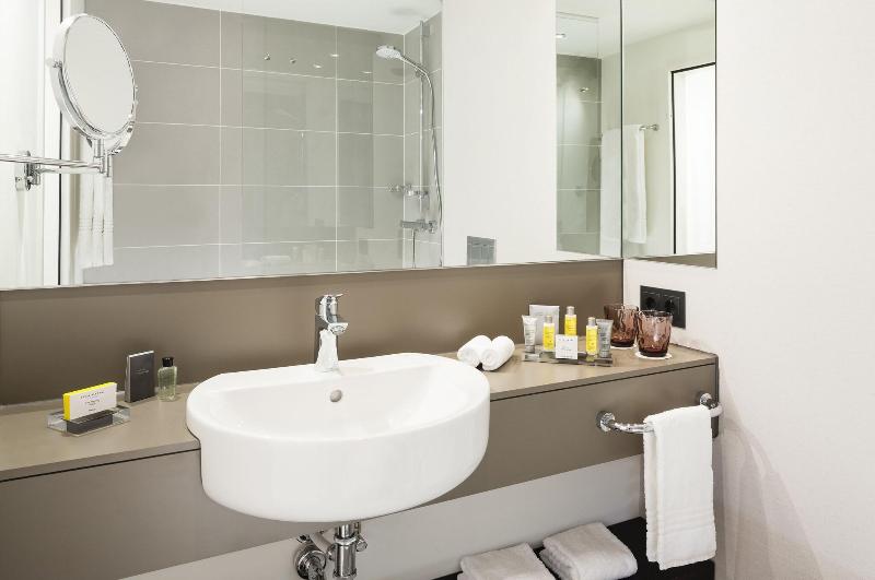 اتاق اجرایی با تخت بزرگ, Stuttgart Marriott Hotel Sindelfingen