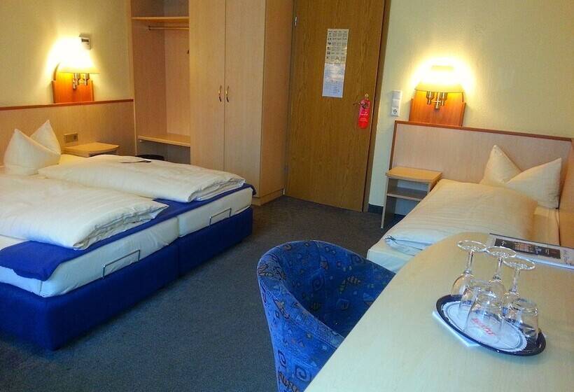 Standard Triple Room, City Partner Hotel Strauss