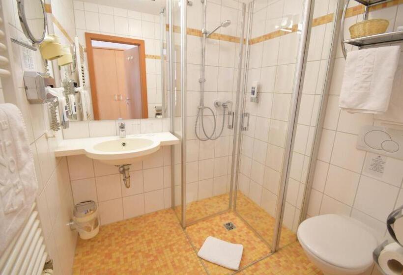 اتاق استاندارد سه نفره, Akzent Hotel Franziskaner