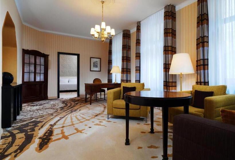 Business Suite Kingsize Bett, Le Méridien Grand  Nuremberg