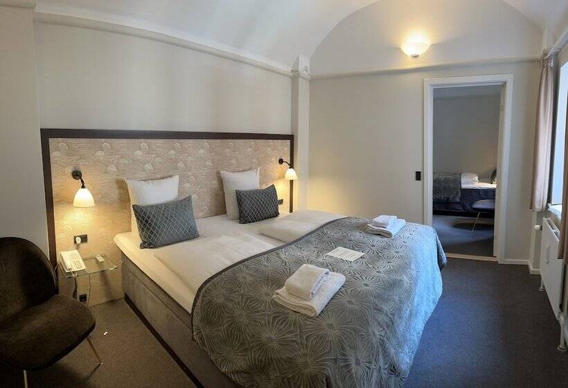 اتاق استاندارد سه نفره, Ascot