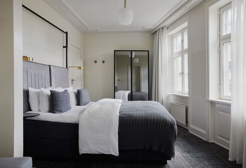 Superior Room, Danmark