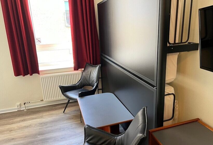 اتاق خانوادگی, Frederikshavn