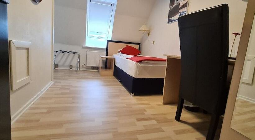 Economy Single Room, Prinsen